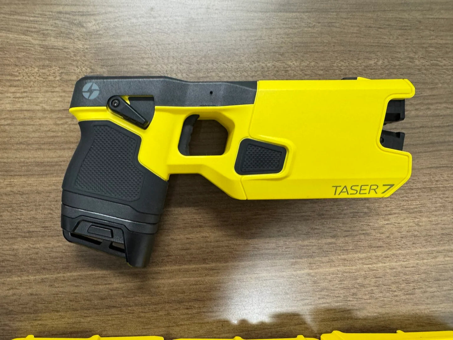 SER® 7 LE Edition + 3 set of carts, holster, battery