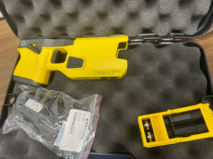 Taser 7CQ with holster, cartridges, battery