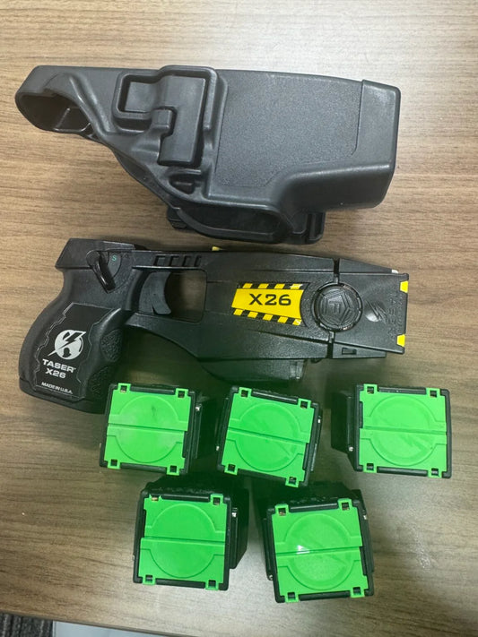 Taser X26 with battery, holster and 6 cartridges