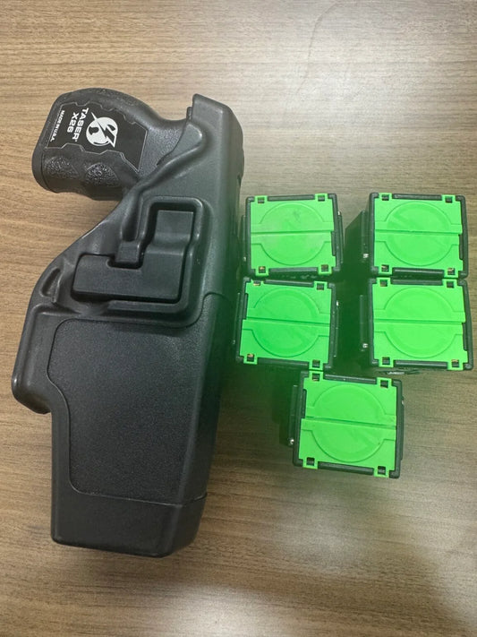 Taser X26 with battery, holster and 6 cartridges